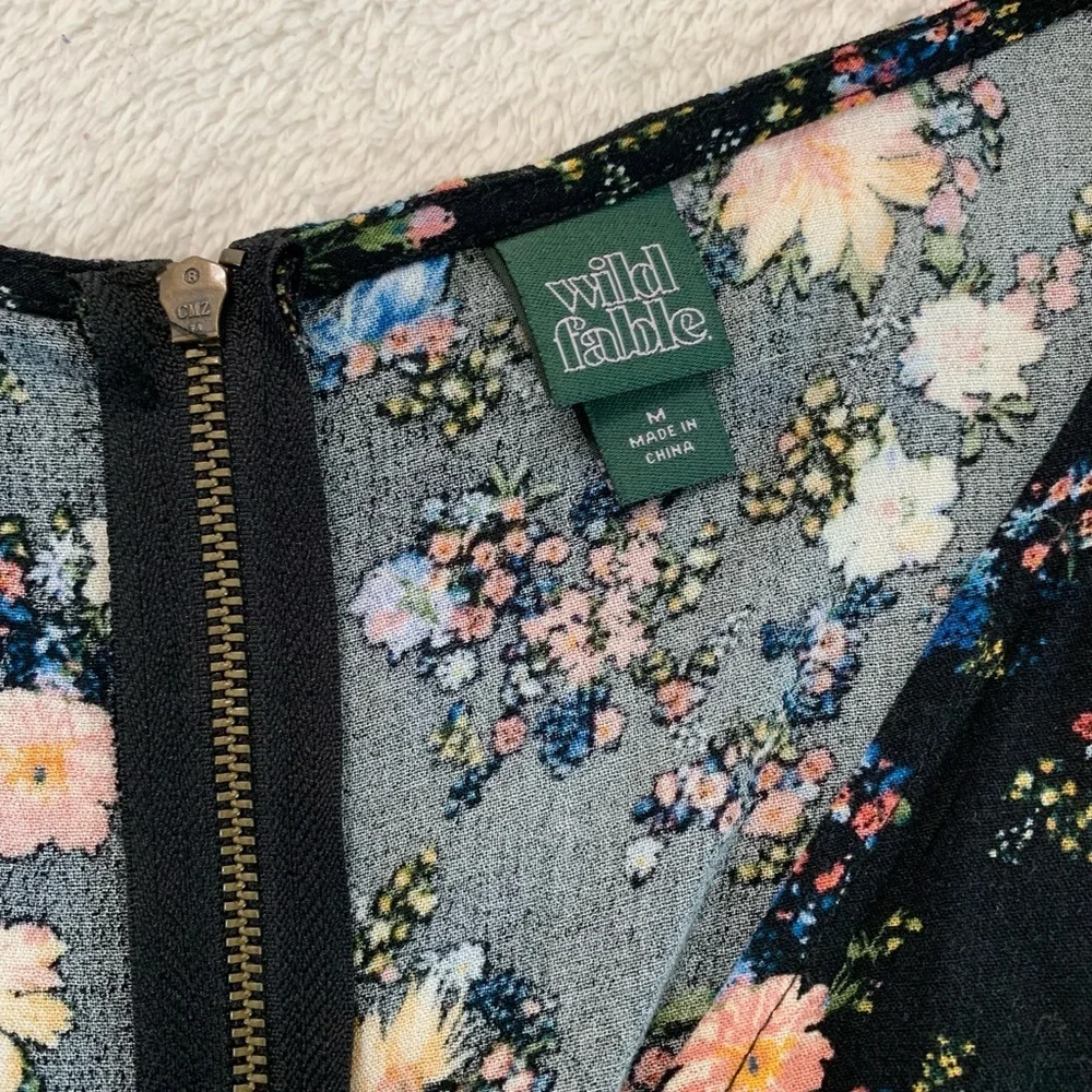 Wild Fable V-neck Floral Jumpsuit Size Medium